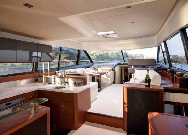 Lounge Motoryacht charter prestige 550 fly merecido