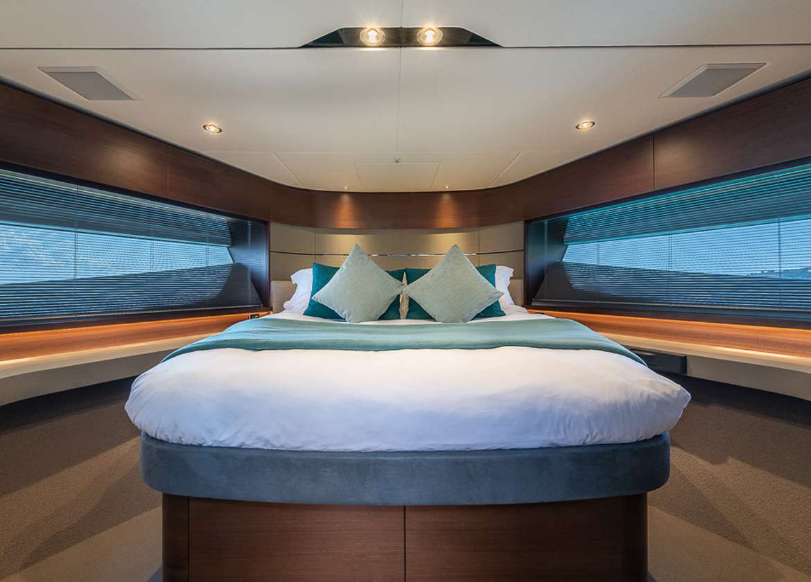 Master Kabine Motoryacht charter princess s60 aquavista