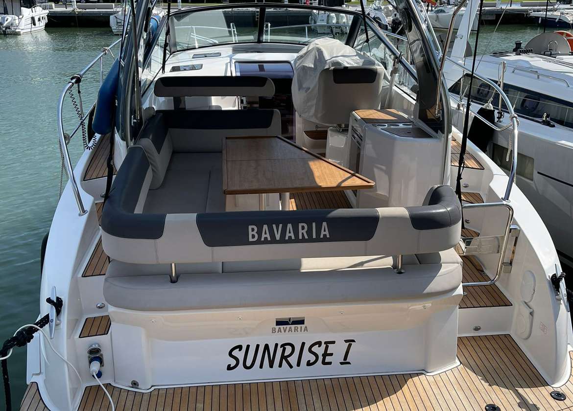 Heck yacht bavaria s33 open sunrise i