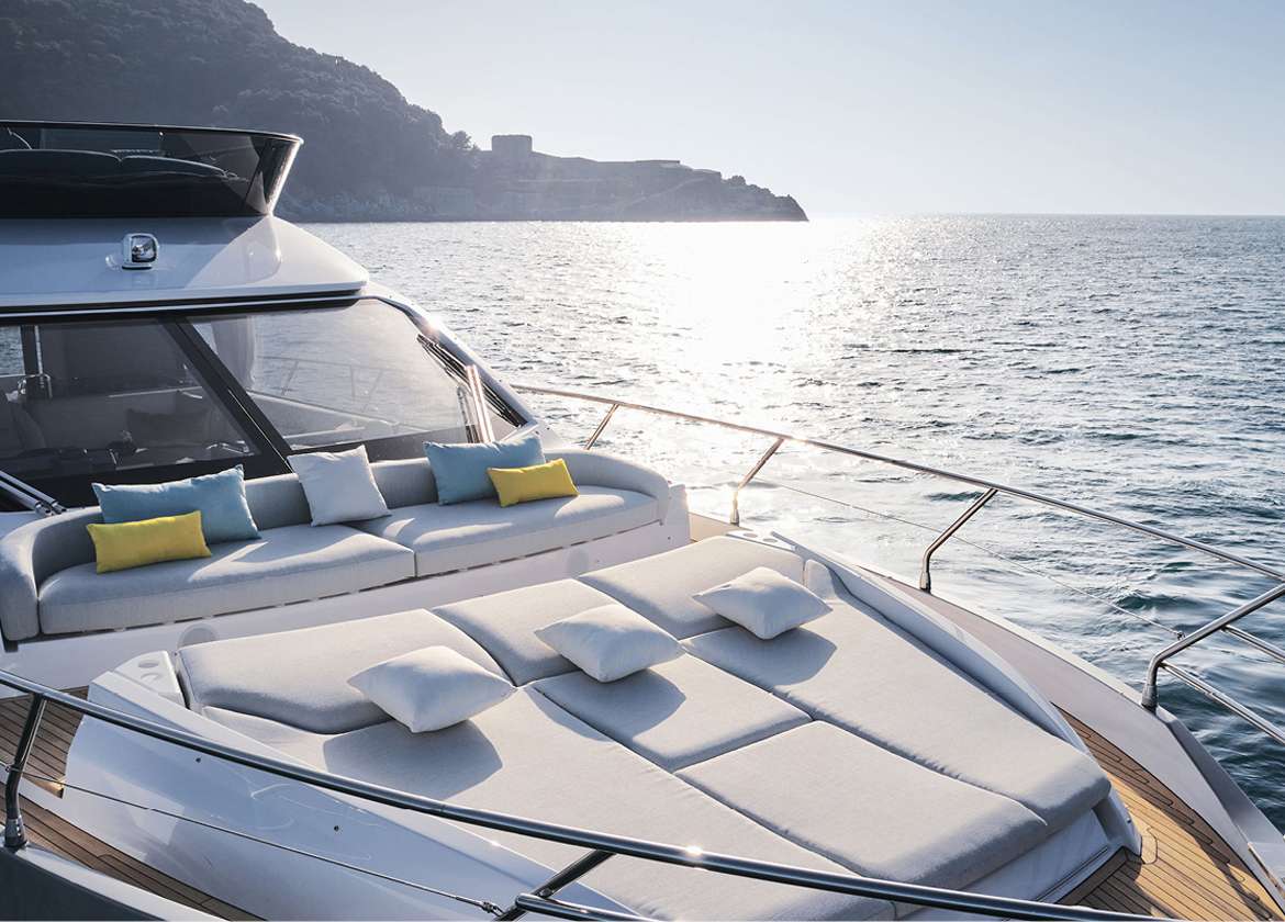 Sonnenbetten Motoryacht azimut 53 Mallorca